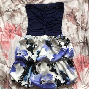 i’m selling this strapless dress. its a small.